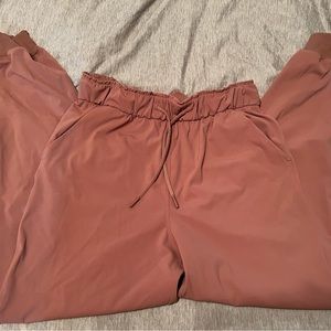 Lululemon on the fly jogggers